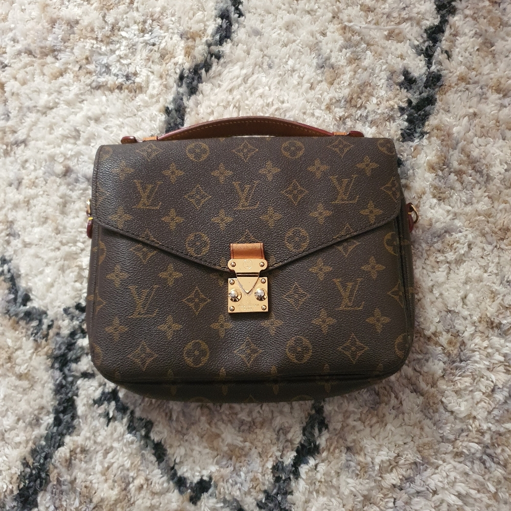 Louis Vuitton Monogram Canvas Pochette Metis Bag